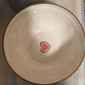 Brand new Bowl used once, Lets get ready for Valentine’s Day!!